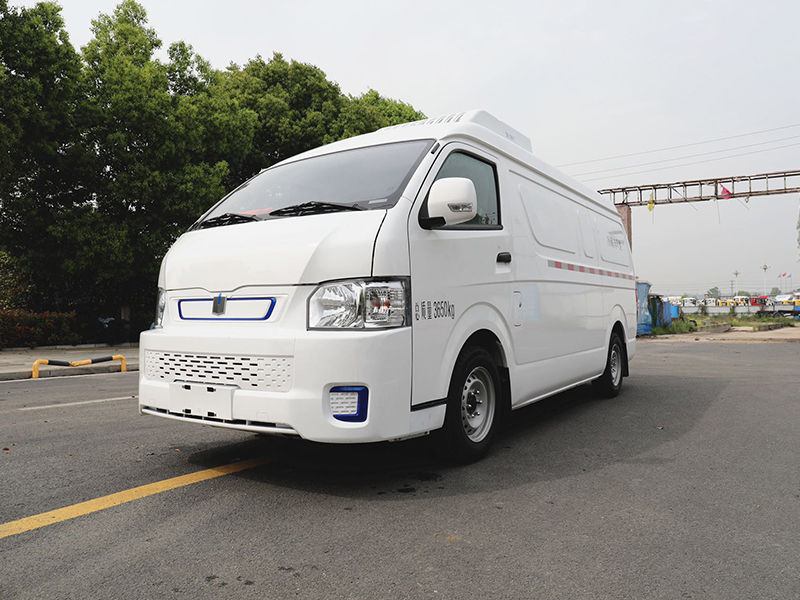 吉利纯电动E6面包冷藏车
